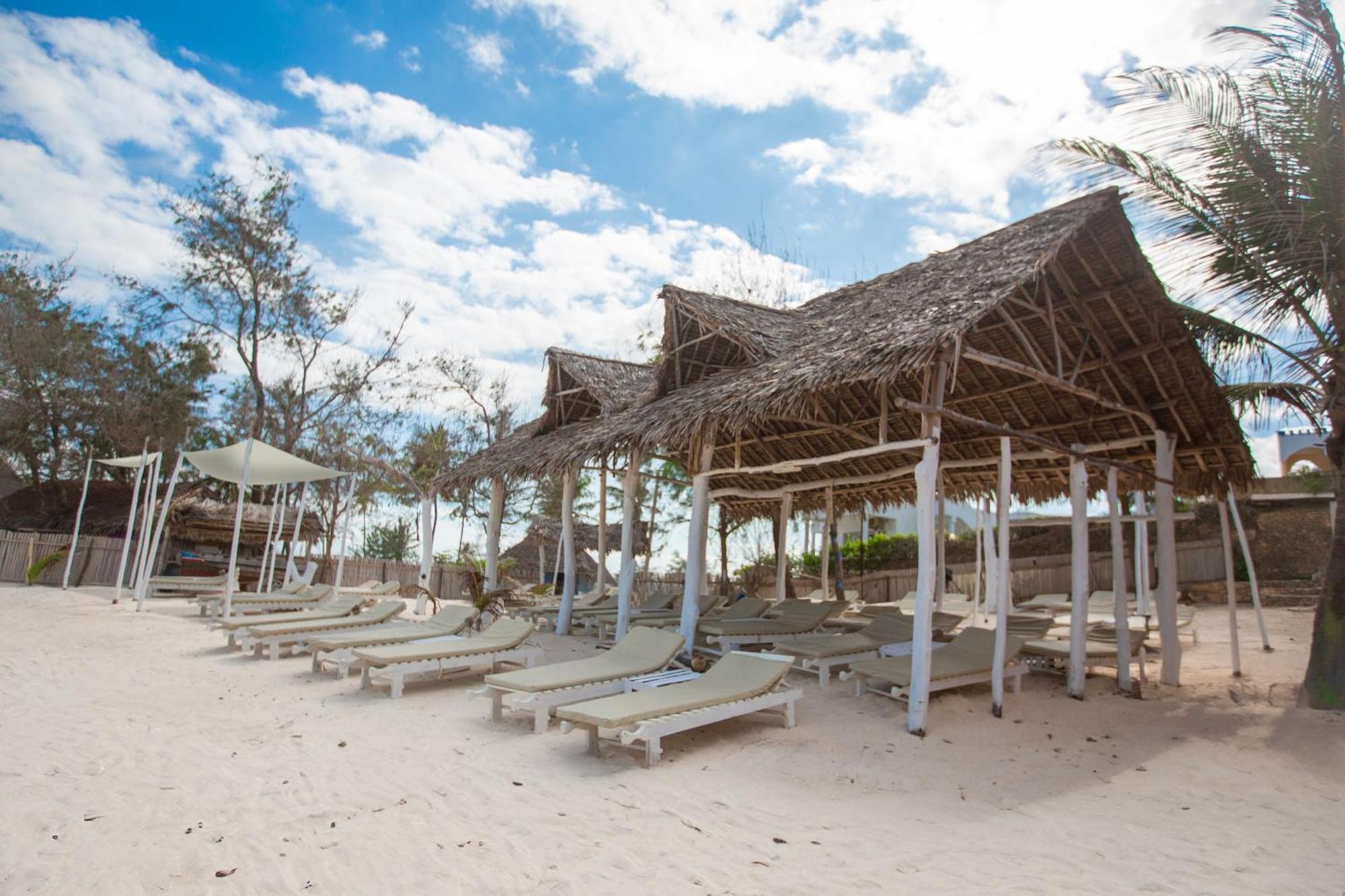 Ahg Lion Beach Resort Watamu Exterior photo